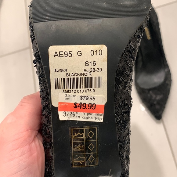 Le Chateau Heels | Discounted Shipping! - Picture 3 of 3